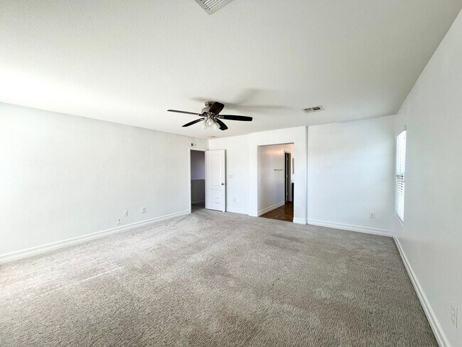 Building Photo - SPACIOUS 4BD/2.5BA HOME IN ALIANTE W/ FRESH PAINT, NEW FLOORING