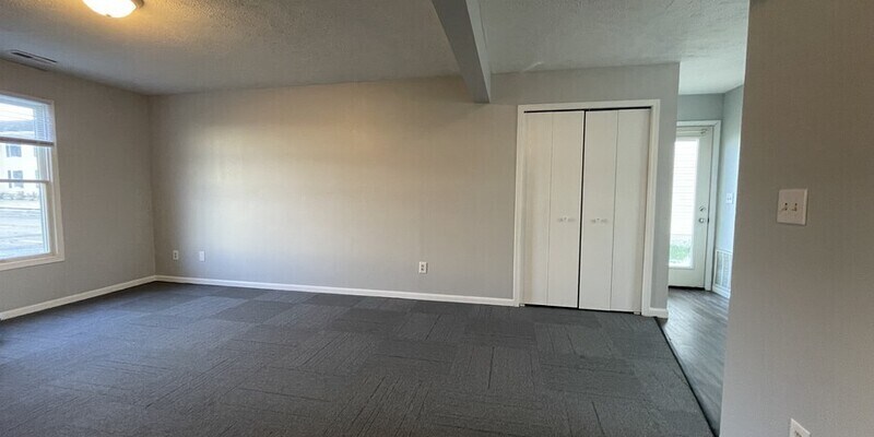 Primary Photo - 356 Stone Dr