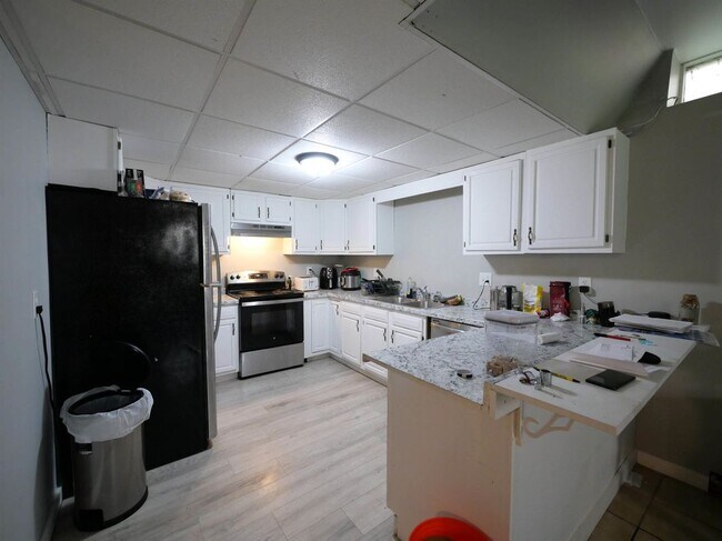 Foto del edificio - 85 Sylvan Ridge Rd