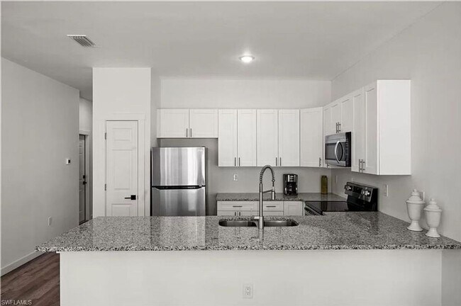 Foto del edificio - 312-314 Harold Ave S