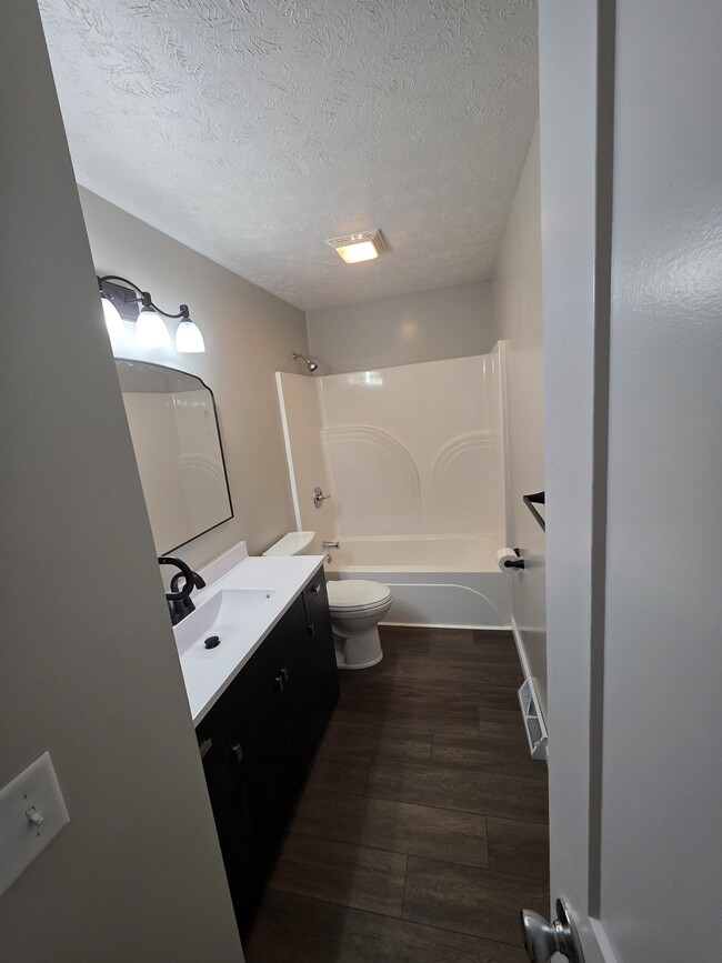Building Photo - 1802 Key Way Dr