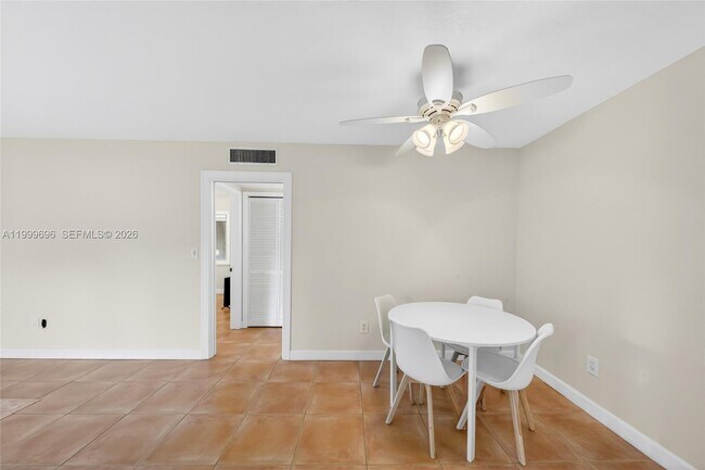 Foto del edificio - 6815 Edgewater Dr