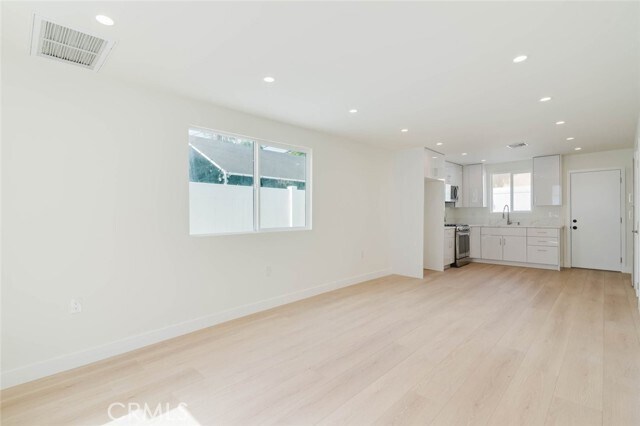 Foto del edificio - 1167 Raymond Ave