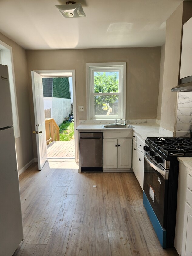 Primary Photo - 316 Woodbine Ave