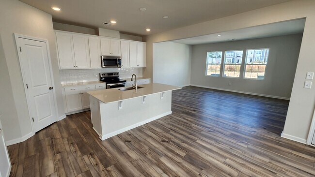 Foto del edificio - Greer - GORGEOUS New Construction 4 BR/3 B...