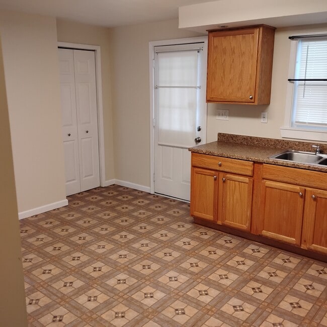 kitchen with pantry - 536 Spikenard St