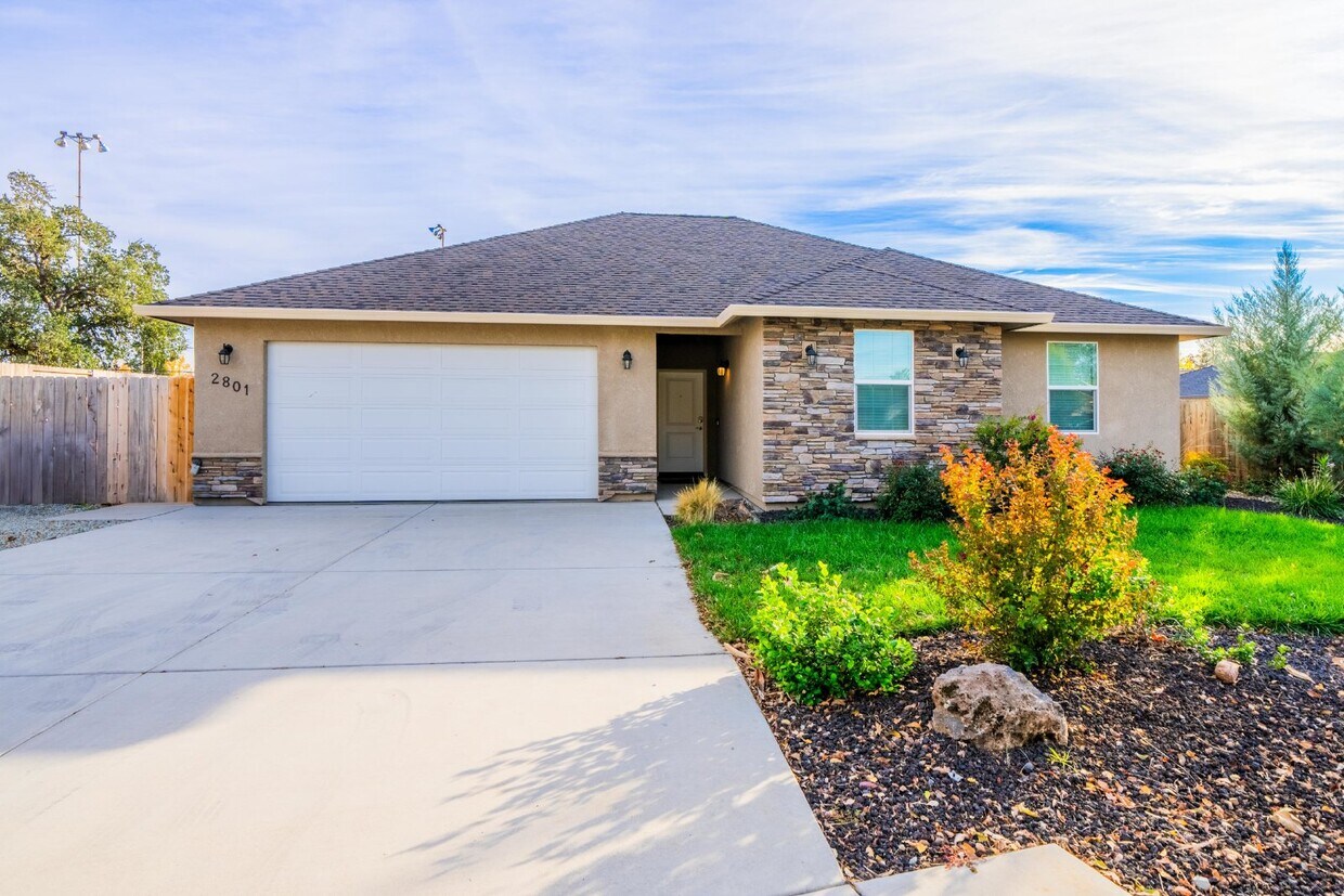 Primary Photo - Modern 3-Bed / 2-Bath Home in Redding- Dog...