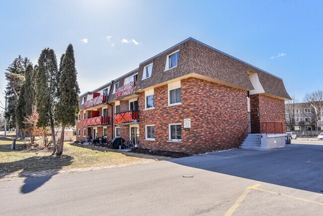 Building Photo - 1554 Queenston Rd