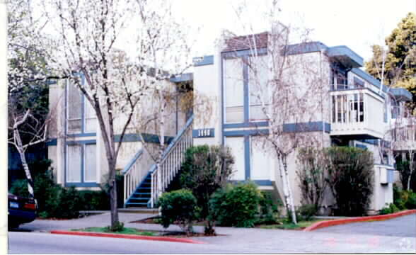Building Photo - 1440 Lincoln Ave