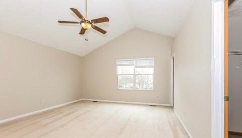 Foto del edificio - 3044 Kings Realm Ave