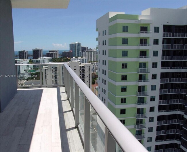 Foto del edificio - 1010 SW 2nd Ave