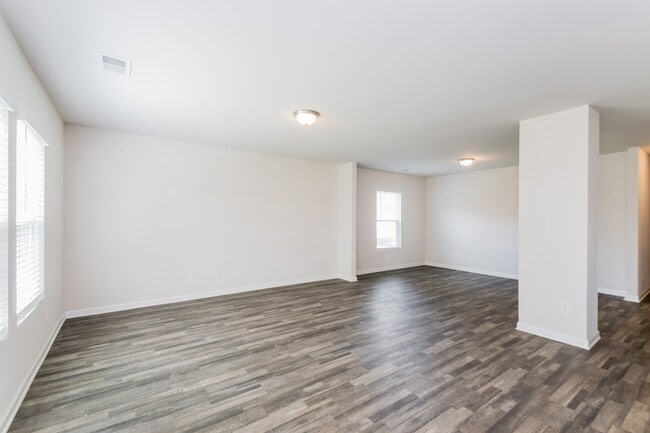 Foto del edificio - 112 Saddle Brooke Trce