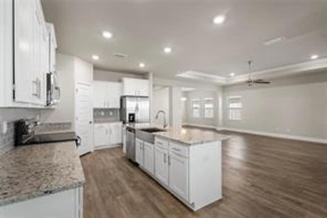 Building Photo - 4 Bedroom in West Mobile, Only a Few Years Old