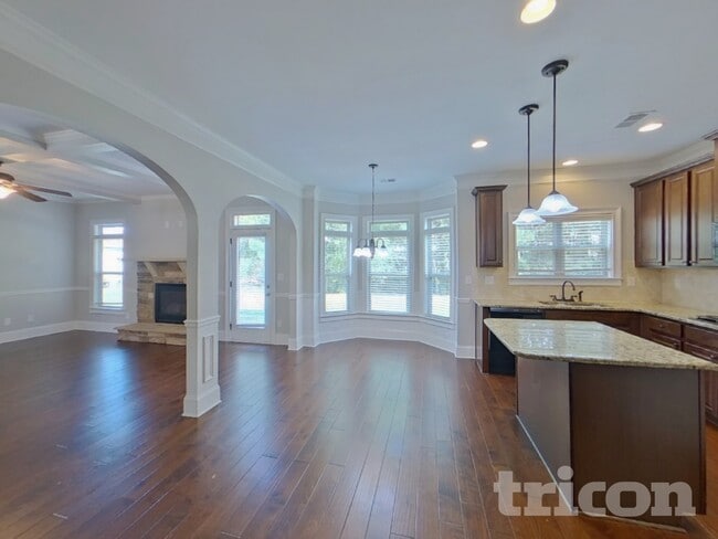 Building Photo - 1206 Trophy Clb Ave