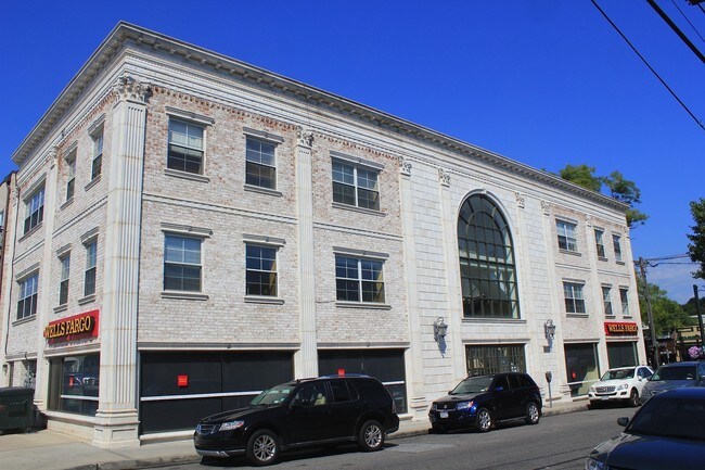 Building Photo - 288-290 Main St