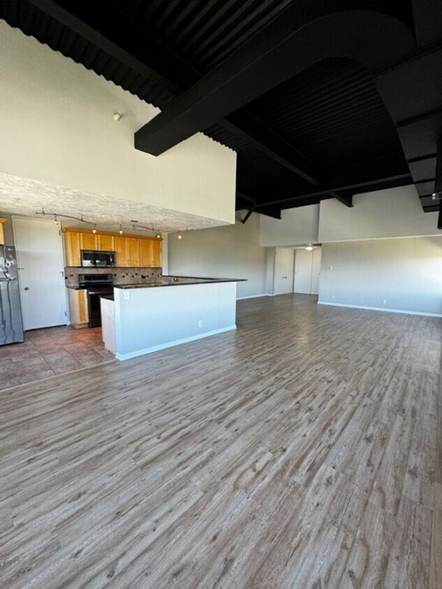 D Simmons (105 N 31st Ave #904) - D Simmons (105 N 31st Ave #904)