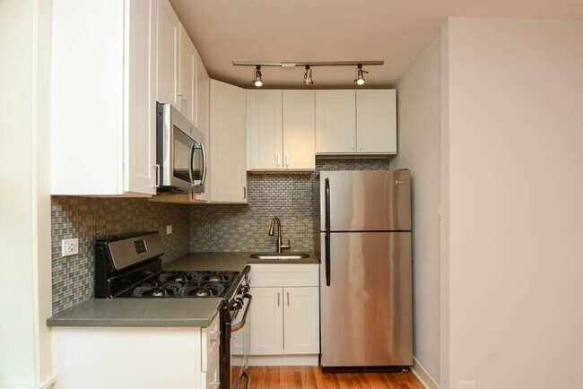 Foto del edificio - 2425 N Kedzie Blvd