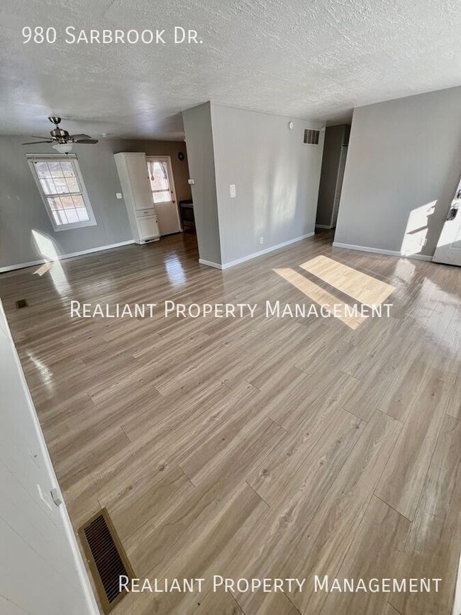 Building Photo - 980 Sarbrook Dr