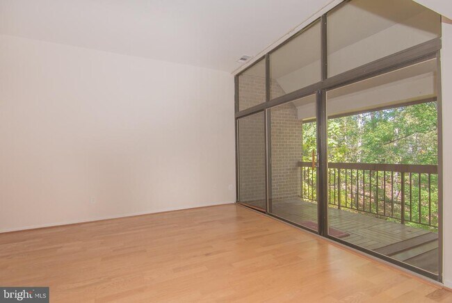 Foto del edificio - 1665 Parkcrest Cir