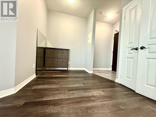 Building Photo - 225-2225 Webb Dr
