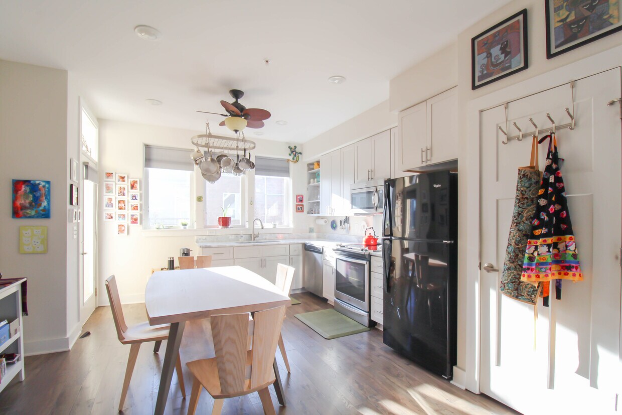 Primary Photo - 1325 5th Ave N