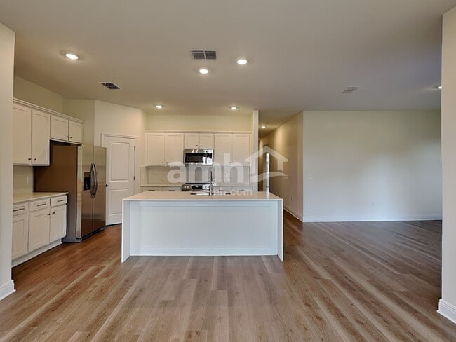 Building Photo - 5955 Pinewood Ests Dr