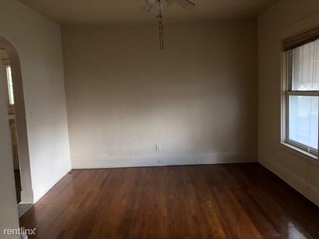 Foto del edificio - 8621 Denison Ave