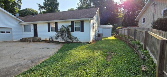 Foto del edificio - 5143 Ponderosa Farm Rd