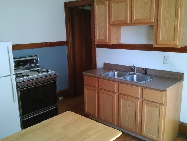 Foto del edificio - 2957 N Frederick Ave