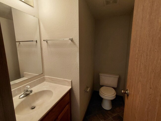 Building Photo - 24910 Scenic Dr