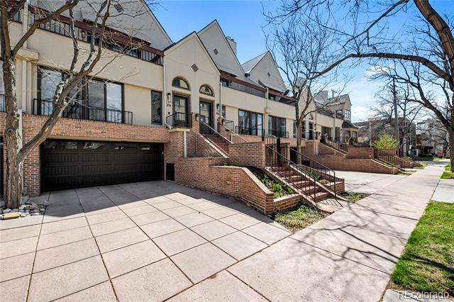 Building Photo - 214 Adams St