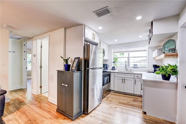 Foto del edificio - Cozy, Cute 3 bedroom 1 bath