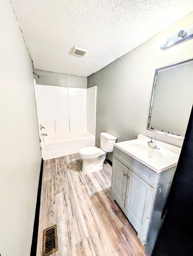 Building Photo - 1711 Stratford St