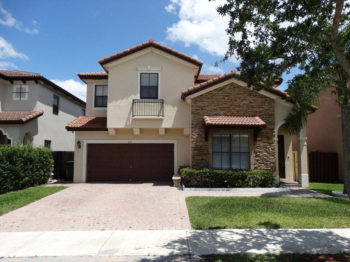 Primary Photo - 671 SE 37th Pl