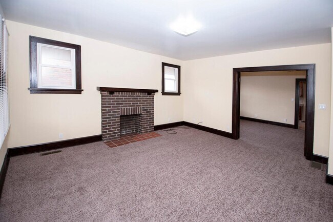 Foto del edificio - 3710 Glenmore Ave