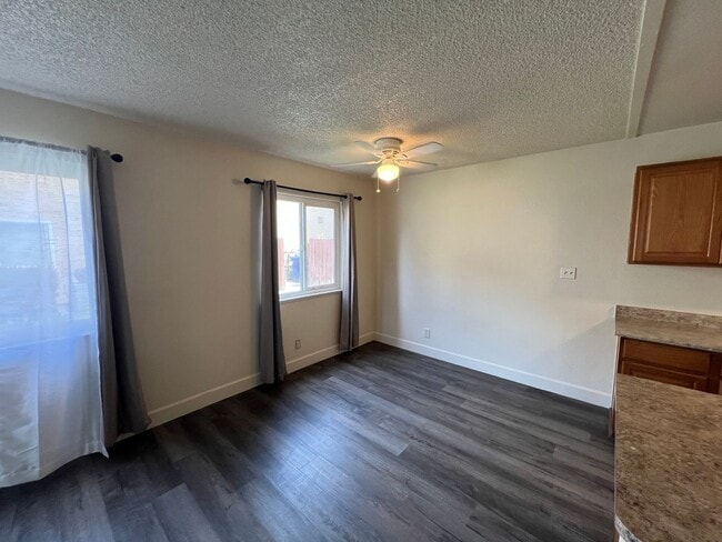 Foto del edificio - 2-bedroom condo near shopping & restaurants!