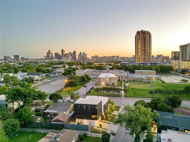 Foto del edificio - 2422 N Carroll Ave