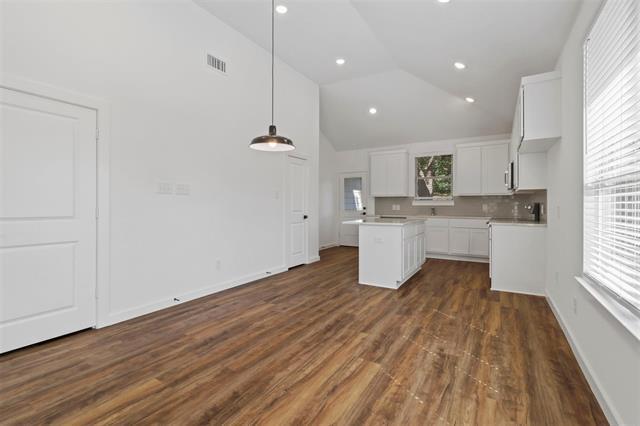 Building Photo - 723 Maple Row