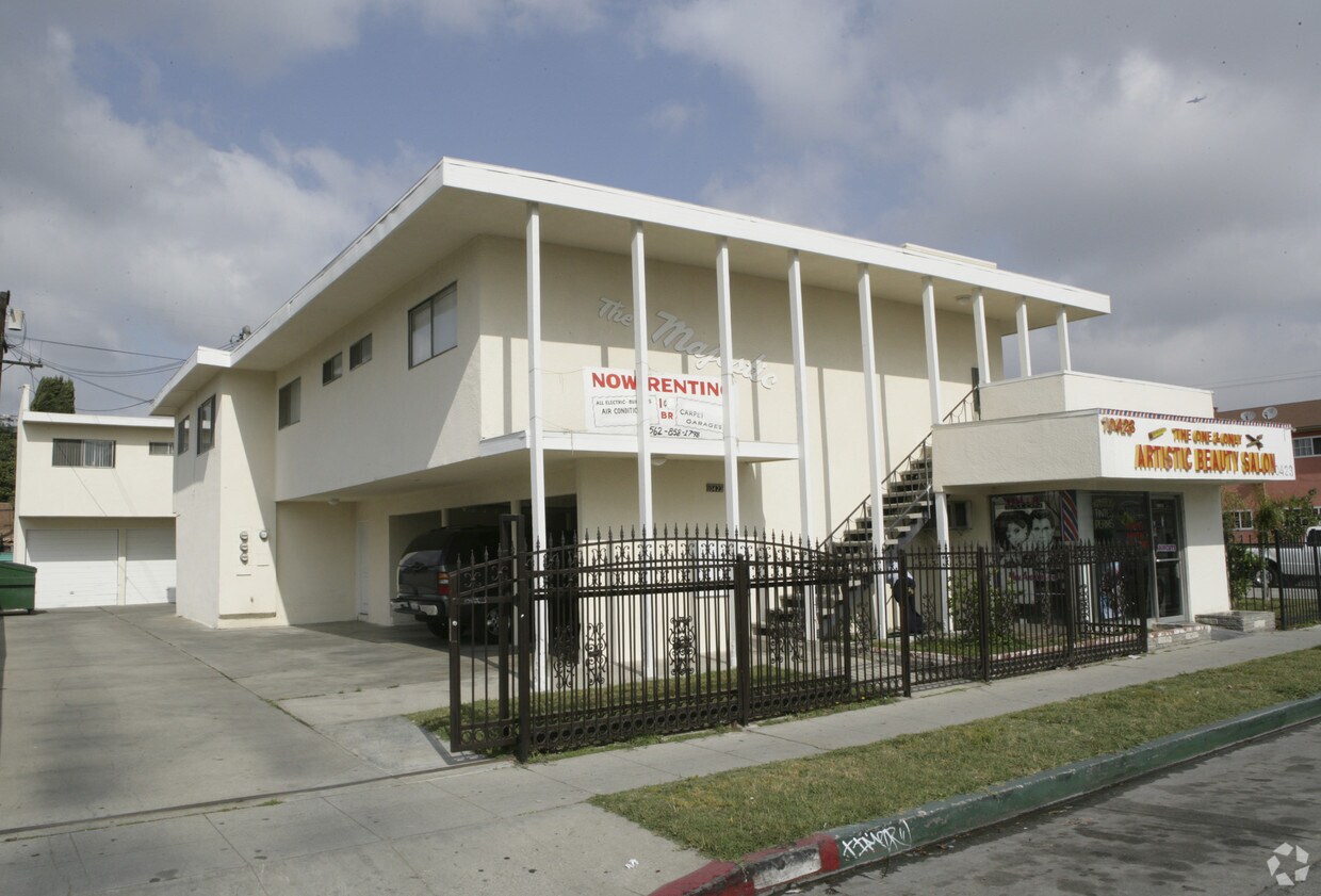 Primary Photo - The Majestic Apartments