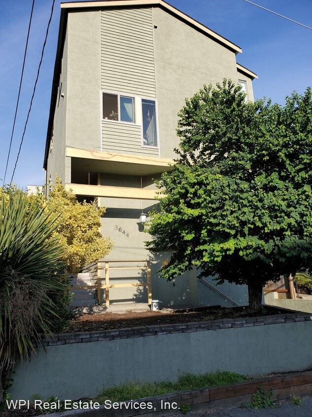 Primary Photo - 3644 Phinney Ave N