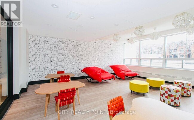 Photo du bâtiment - 666 Spadina Ave.