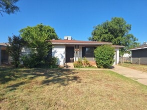 Building Photo - 1018 S Crockett Dr