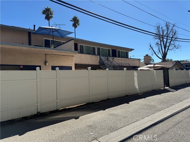 Foto principal - 6722 Whitsett Ave