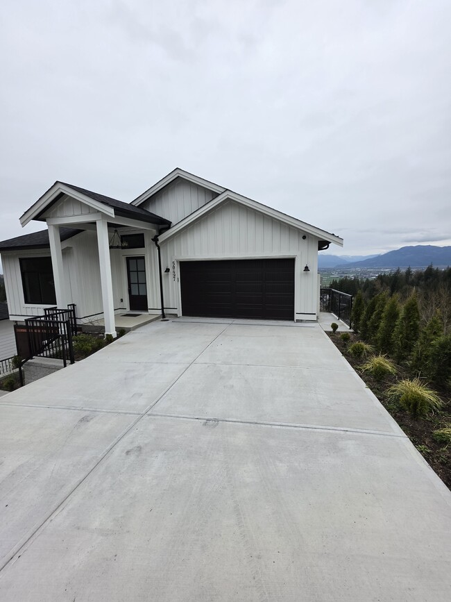 Building Photo - 50497 Kingston Dr