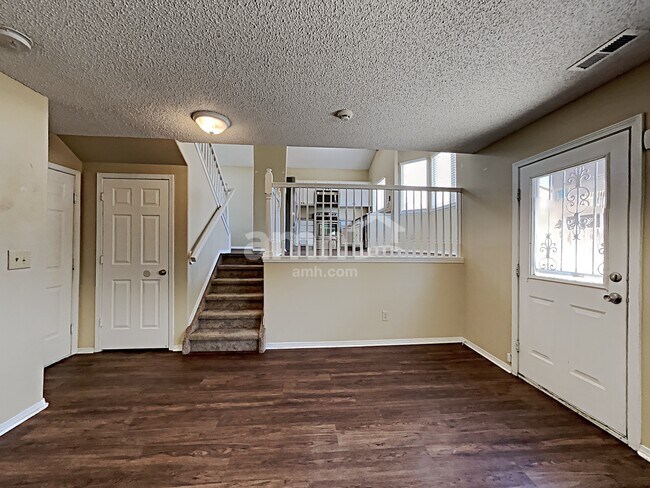 Foto del edificio - 6743 Fountain Ridge Cir