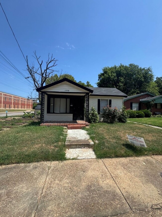 Building Photo - 1558 Tayner St