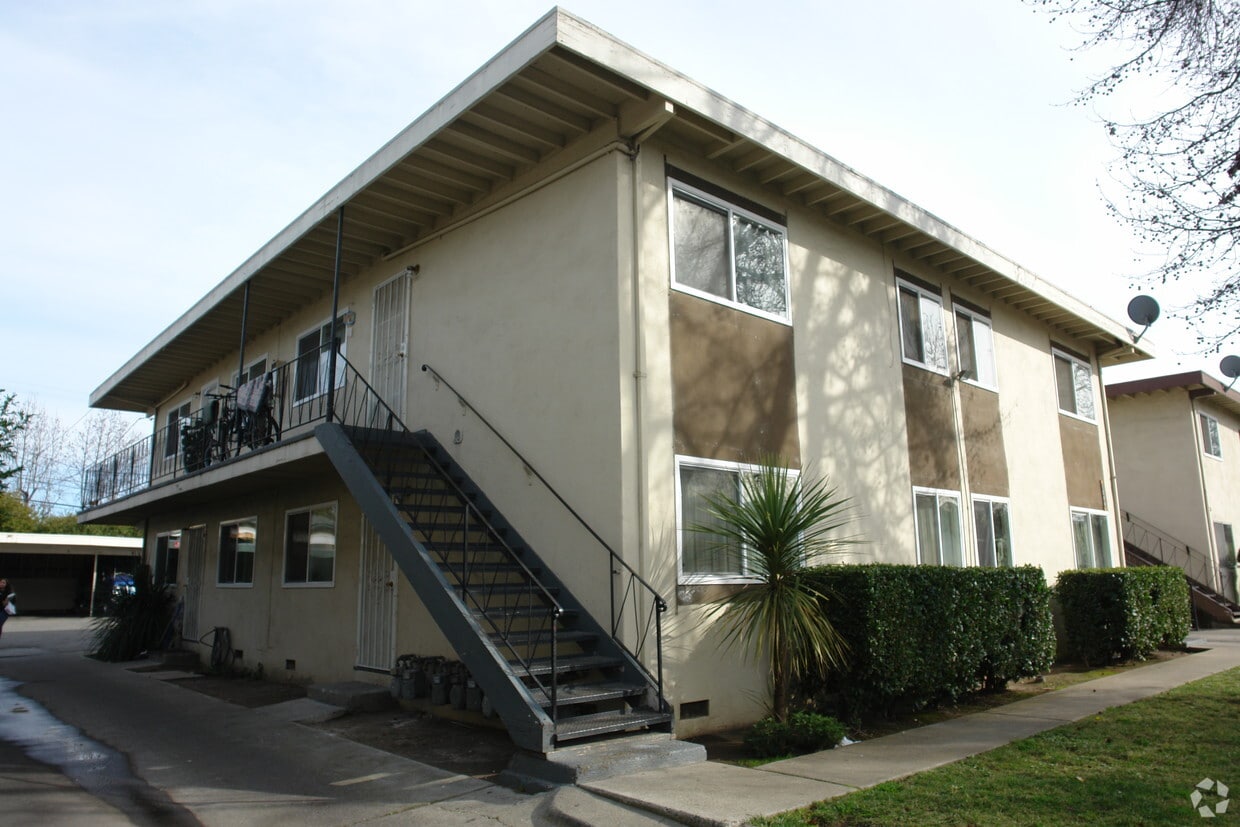 Building Photo - 1088 Roewill Dr