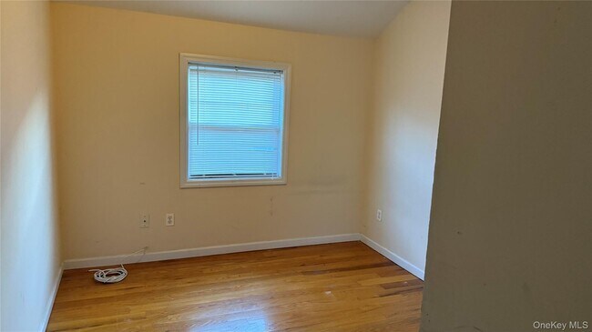 Foto del edificio - 87-30 Commonwealth Blvd