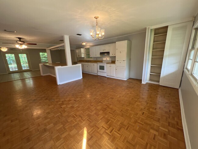 Building Photo - 2813 Bellview Ave