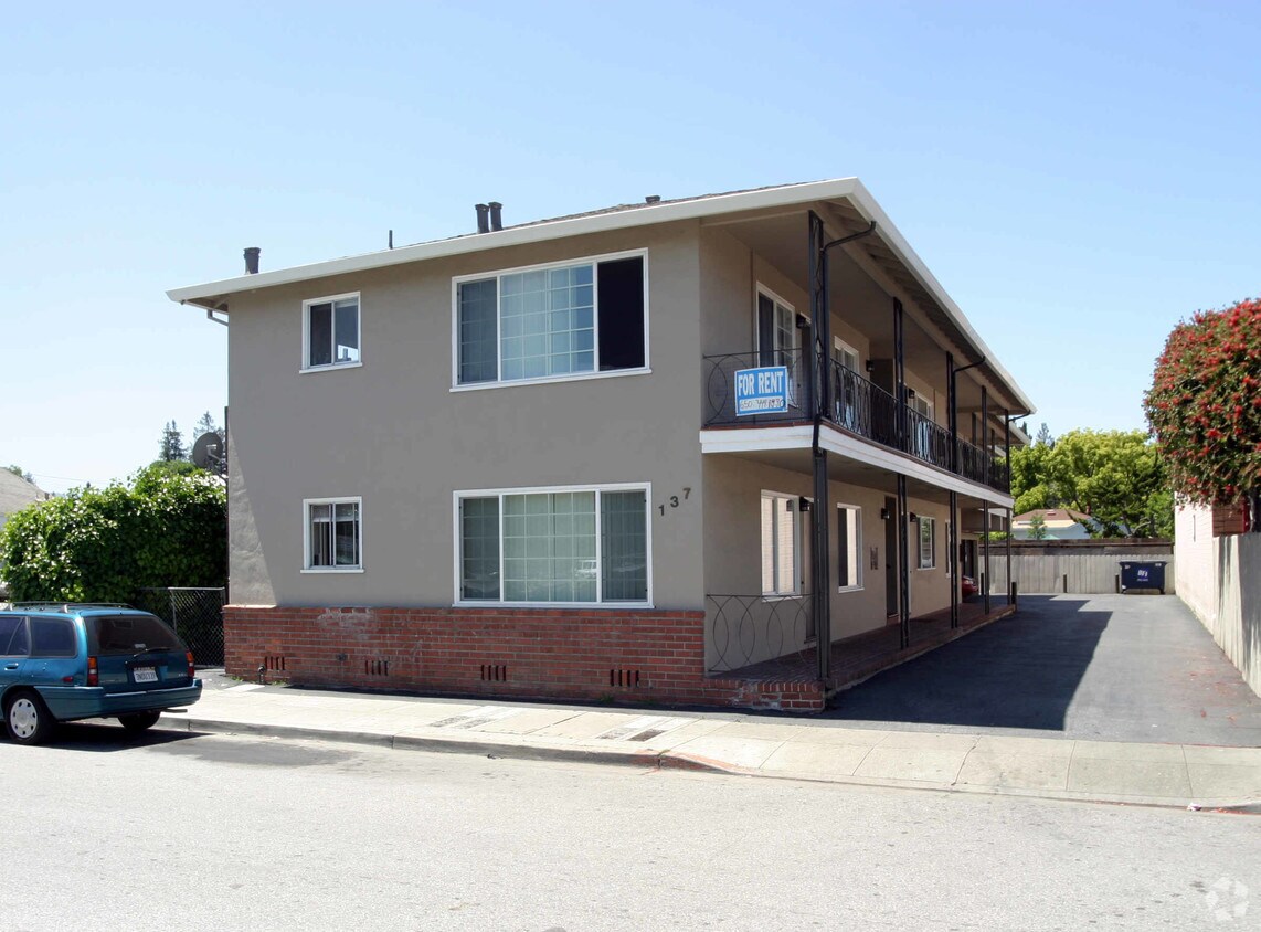Building Photo - 137 5th Ave